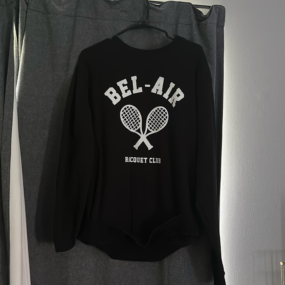 adorable crew neck worn once. size M/L